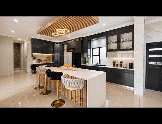 4 BEDROOM HOUSE FOR SALE IN COPPERLEAF ESTATE